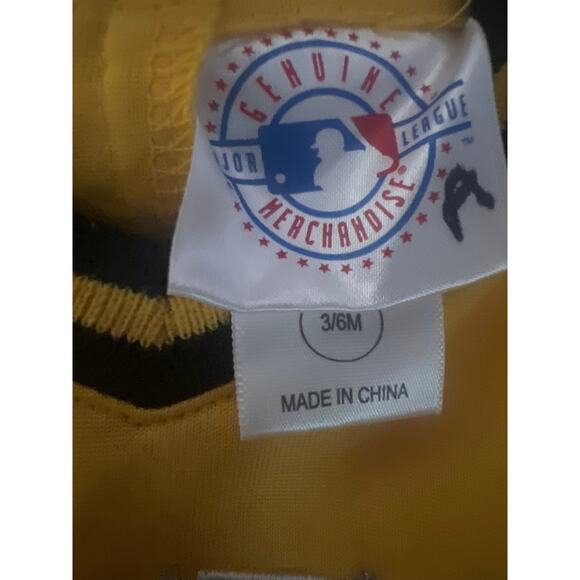 PITTSBURGH PIRATES INFANT 3/6 month  YELLOW BASEBALL SET TOP AND BOTTOM MLB - Picture 5 of 5